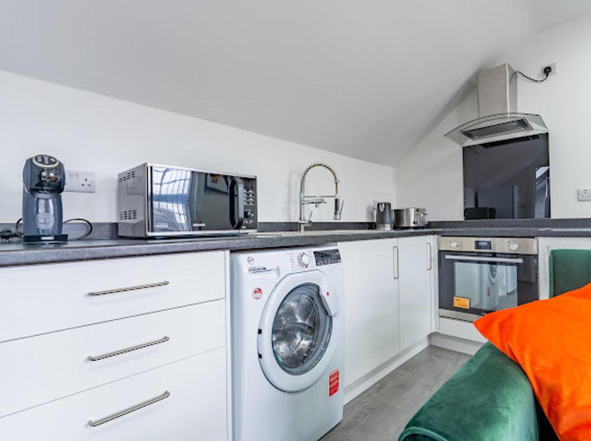 Cool Top Floor Apartment Very Near Birmingham Centre ภายนอก รูปภาพ